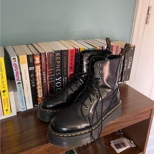 !SOLD! size 9 Doc Marten Jadon Boots